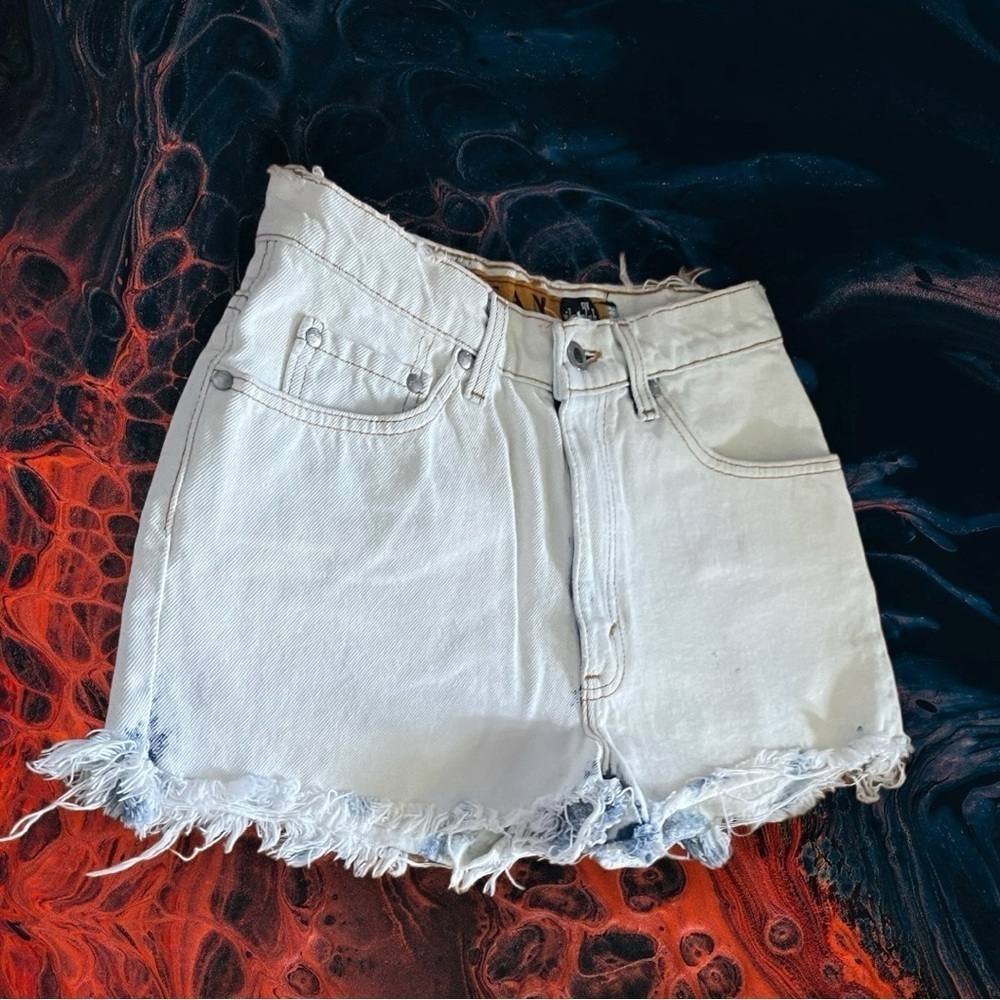 Levi’s Vintage Silvertab 630 Raw Hem Acid White Wash Jean Shorts Size 9/10 - Picture 3 of 16